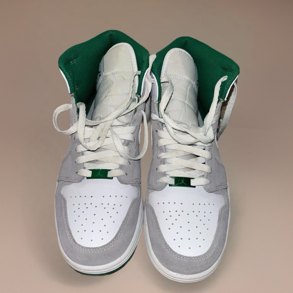 MEN Jordan Size 9- Green and White High-Top Sneakers